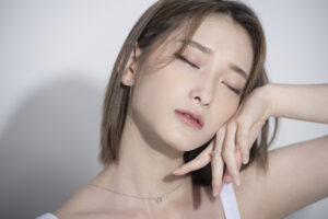 矯正治療でガミースマイルは治る？