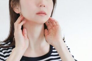 下顎を気にする