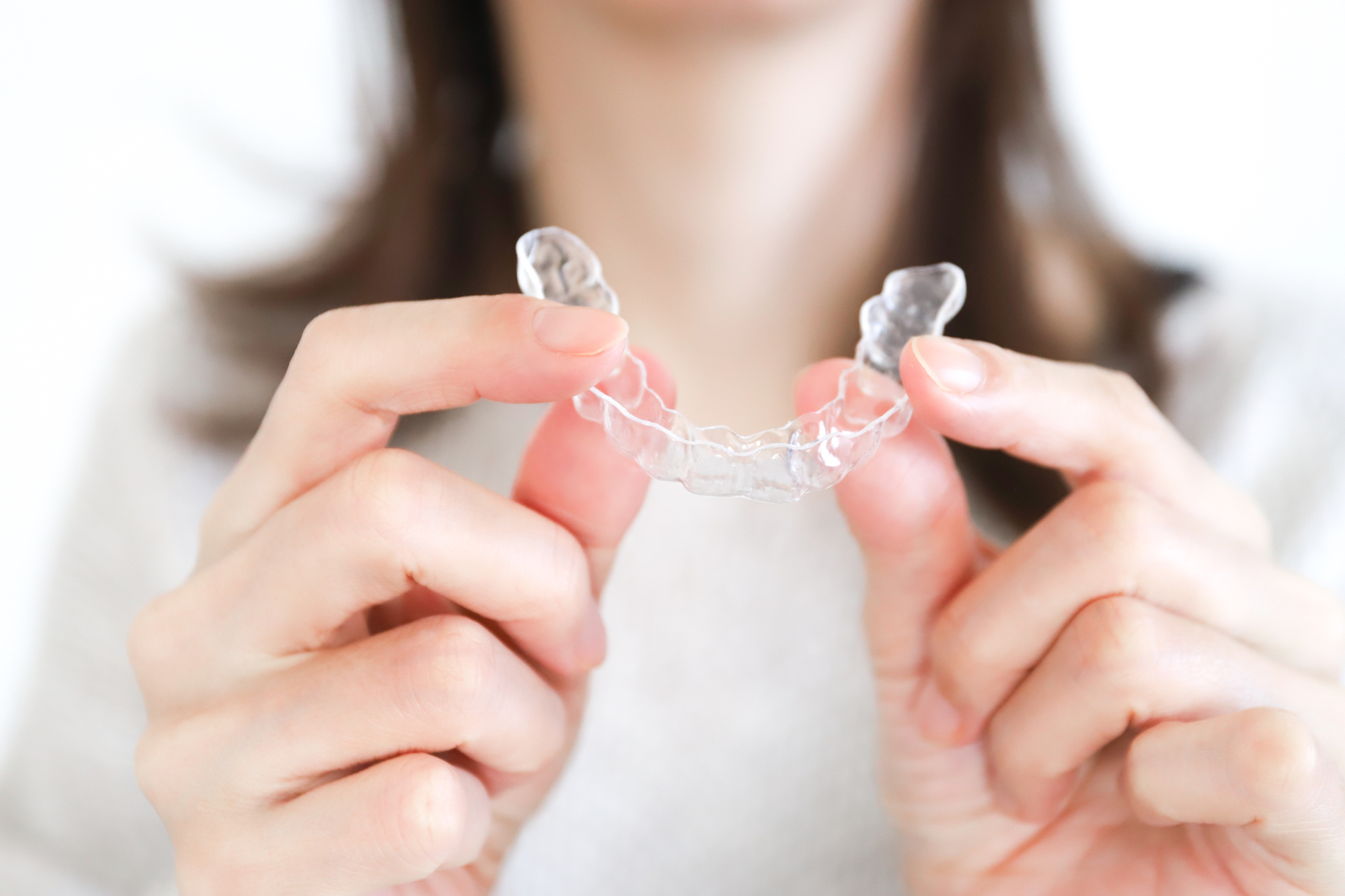 マウスピース矯正で出っ歯は治る？費用や期間・放置のリスクまで解説
